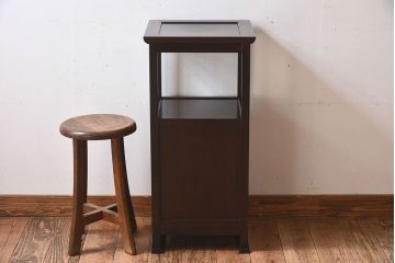 アンティーク雑貨　中古民芸家具　上質なデザインの小振りな飾り棚