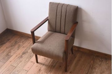 ヴィンテージ家具　和製ビンテージ　厚みのあるクッションが魅力的なサロンチェア(アームチェア、一人掛けソファ)(1)