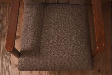 ヴィンテージ家具　和製ビンテージ　厚みのあるクッションが魅力的なサロンチェア(アームチェア、一人掛けソファ)(1)