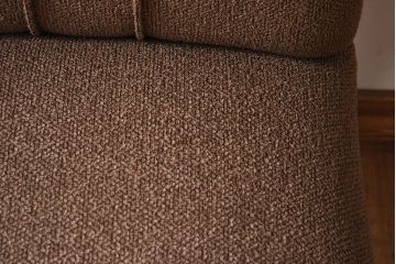 ヴィンテージ家具　和製ビンテージ　厚みのあるクッションが魅力的なサロンチェア(アームチェア、一人掛けソファ)(1)