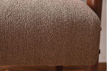 ヴィンテージ家具　和製ビンテージ　厚みのあるクッションが魅力的なサロンチェア(アームチェア、一人掛けソファ)(1)