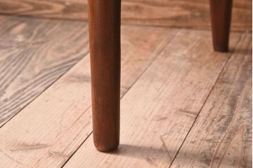 ヴィンテージ家具　和製ビンテージ　厚みのあるクッションが魅力的なサロンチェア(アームチェア、一人掛けソファ)(1)