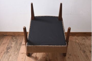 ヴィンテージ家具　和製ビンテージ　厚みのあるクッションが魅力的なサロンチェア(アームチェア、一人掛けソファ)(1)