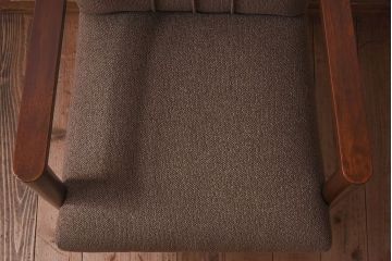 ヴィンテージ家具　和製ビンテージ　厚みのあるクッションが魅力的なサロンチェア(アームチェア、一人掛けソファ)(2)