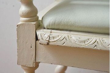 アンティーク家具　フランスアンティーク　上品な彫刻が魅力的なペイントチェア