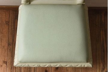 アンティーク家具　フランスアンティーク　上品な彫刻が魅力的なペイントチェア