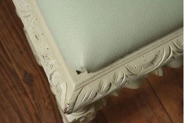 アンティーク家具　フランスアンティーク　上品な彫刻が魅力的なペイントチェア