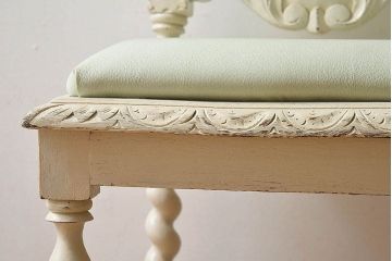 アンティーク家具　フランスアンティーク　上品な彫刻が魅力的なペイントチェア