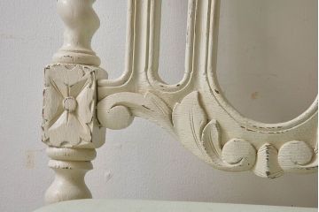 アンティーク家具　フランスアンティーク　上品な彫刻が魅力的なペイントチェア
