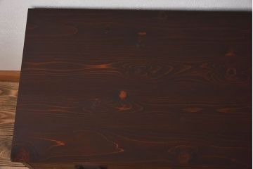 アンティーク家具　和製アンティーク　使い込まれた質感が味わい深い鉄脚付き衣装箪笥(ローボード)(1)