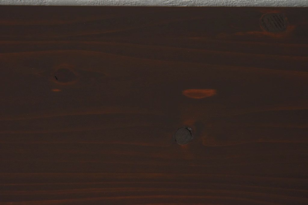 アンティーク家具　和製アンティーク　使い込まれた質感が味わい深い鉄脚付き衣装箪笥(ローボード)(1)