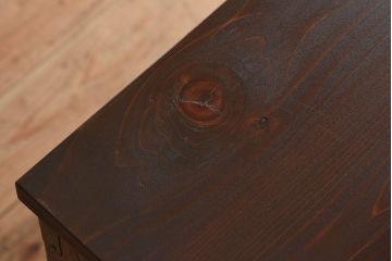 アンティーク家具　和製アンティーク　使い込まれた質感が味わい深い鉄脚付き衣装箪笥(ローボード)(1)