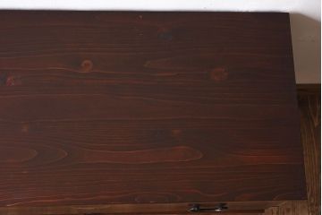 アンティーク家具　和製アンティーク　使い込まれた質感が味わい深い鉄脚付き衣装箪笥(ローボード)