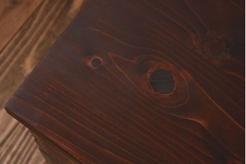 アンティーク家具　和製アンティーク　使い込まれた質感が味わい深い鉄脚付き衣装箪笥(ローボード)