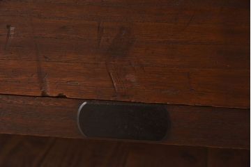 アンティーク家具　和製アンティーク　使い込まれた質感が味わい深い鉄脚付き衣装箪笥(ローボード)