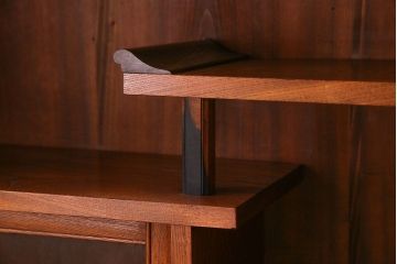 アンティーク家具　和製アンティーク　三方欅材の上質な茶箪笥(茶棚、収納棚)