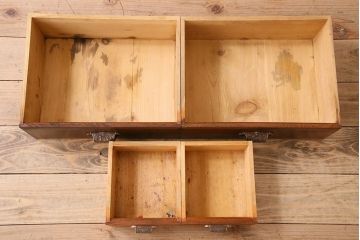 アンティーク家具　和製アンティーク　三方欅材の上質な茶箪笥(茶棚、収納棚)