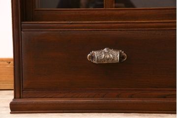 アンティーク家具　和製アンティーク　三方欅材の上質な茶箪笥(茶棚、収納棚)