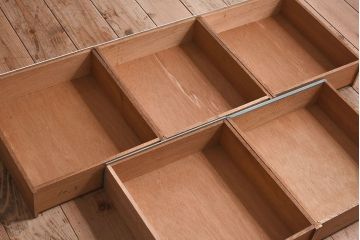 当店ペイント家具　引き出しのカラーが可愛らしい小引き出し