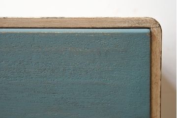 当店ペイント家具　引き出しのカラーが可愛らしい小引き出し