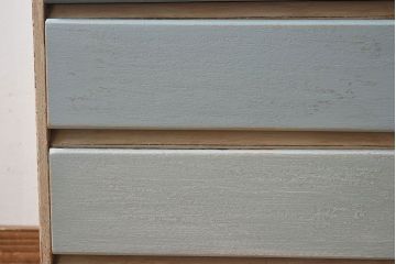 当店ペイント家具　引き出しのカラーが可愛らしい小引き出し