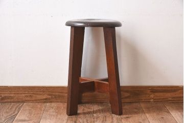 レトロ家具　昭和レトロ　落ち着きのある木の質感が味わい深い丸型スツール(椅子、チェア)