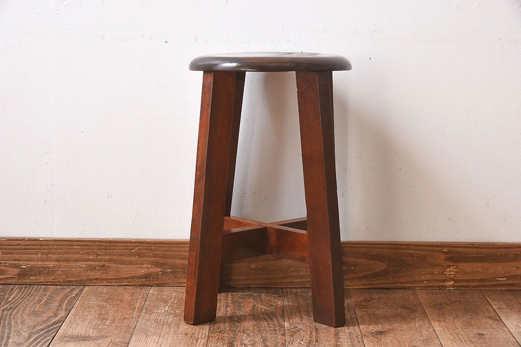 レトロ家具　昭和レトロ　落ち着きのある木の質感が味わい深い丸型スツール(椅子、チェア)