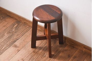 レトロ家具　昭和レトロ　落ち着きのある木の質感が味わい深い丸型スツール(椅子、チェア)