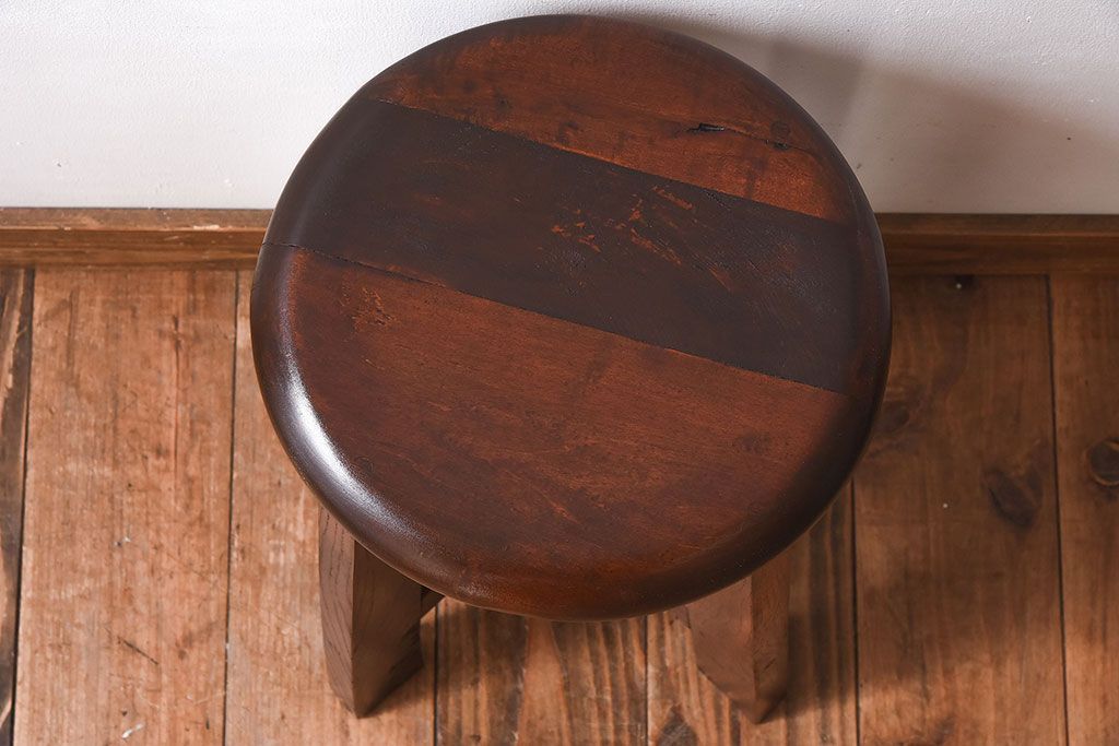 レトロ家具　昭和レトロ　落ち着きのある木の質感が味わい深い丸型スツール(椅子、チェア)