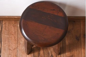 レトロ家具　昭和レトロ　落ち着きのある木の質感が味わい深い丸型スツール(椅子、チェア)