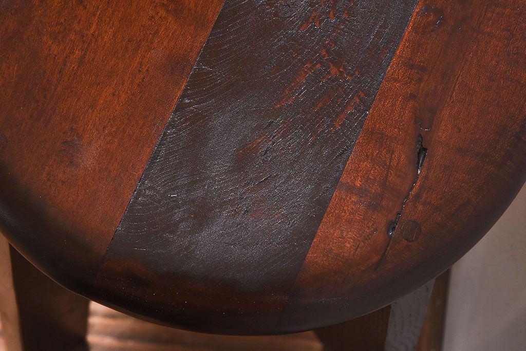 レトロ家具　昭和レトロ　落ち着きのある木の質感が味わい深い丸型スツール(椅子、チェア)