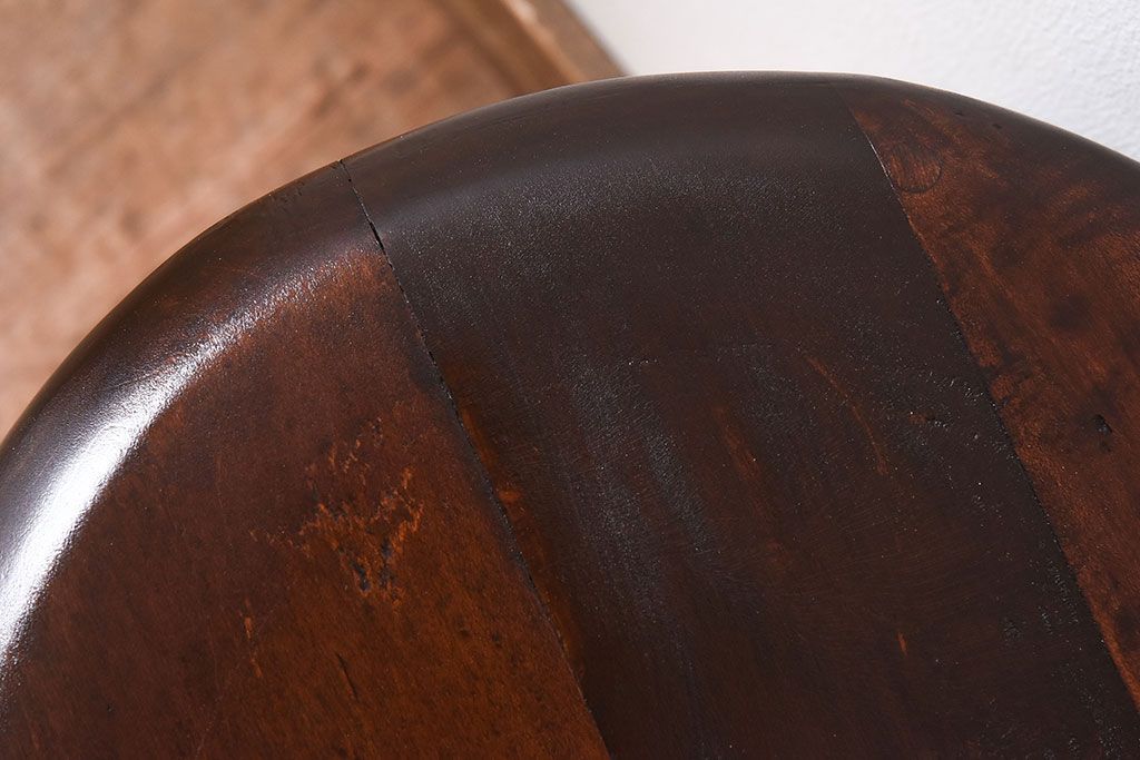 レトロ家具　昭和レトロ　落ち着きのある木の質感が味わい深い丸型スツール(椅子、チェア)