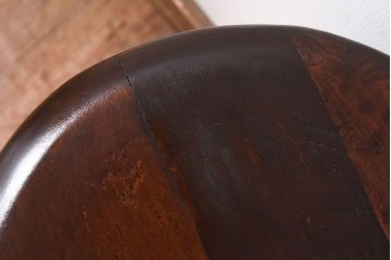 レトロ家具　昭和レトロ　落ち着きのある木の質感が味わい深い丸型スツール(椅子、チェア)