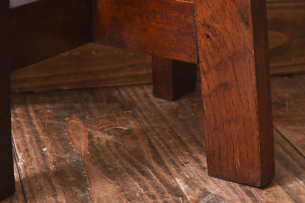 レトロ家具　昭和レトロ　落ち着きのある木の質感が味わい深い丸型スツール(椅子、チェア)