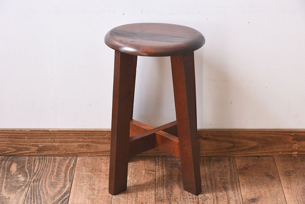 レトロ家具　昭和レトロ　落ち着きのある木の質感が味わい深い丸型スツール(椅子、チェア)