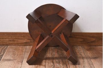レトロ家具　昭和レトロ　落ち着きのある木の質感が味わい深い丸型スツール(椅子、チェア)