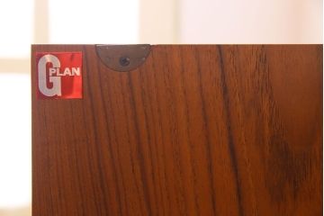 アンティーク家具　G-PLAN(ジープラン)　チーク材　コーナーキャビネット