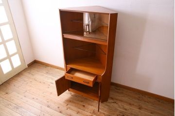 アンティーク家具　G-PLAN(ジープラン)　チーク材　コーナーキャビネット