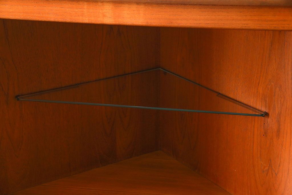 アンティーク家具　G-PLAN(ジープラン)　チーク材　コーナーキャビネット