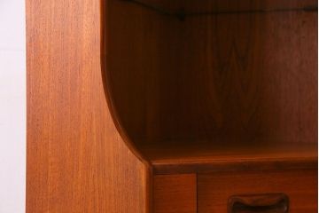 アンティーク家具　G-PLAN(ジープラン)　チーク材　コーナーキャビネット