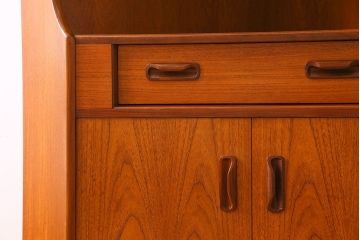 アンティーク家具　G-PLAN(ジープラン)　チーク材　コーナーキャビネット