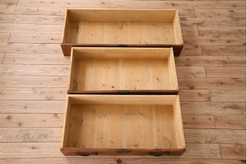 アンティーク家具　和製アンティーク　上手物!前面総欅材の重厚な収納箪笥(水屋箪笥、サイドボード、サイドキャビネット)