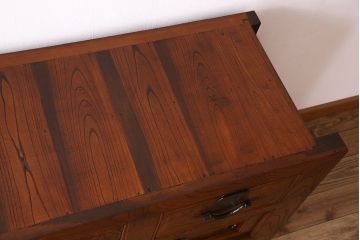 アンティーク家具　和製アンティーク　上手物!前面総欅材の重厚な収納箪笥(水屋箪笥、サイドボード、サイドキャビネット)