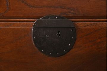 アンティーク家具　和製アンティーク　上手物!前面総欅材の重厚な収納箪笥(水屋箪笥、サイドボード、サイドキャビネット)