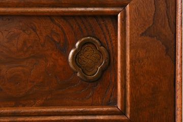 アンティーク家具　和製アンティーク　上手物!前面総欅材の重厚な収納箪笥(水屋箪笥、サイドボード、サイドキャビネット)