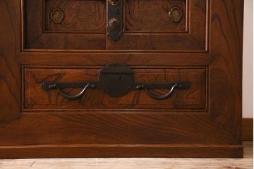 アンティーク家具　和製アンティーク　上手物!前面総欅材の重厚な収納箪笥(水屋箪笥、サイドボード、サイドキャビネット)