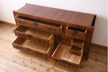 アンティーク家具　和製アンティーク　上手物!前面総欅材の重厚な収納箪笥(水屋箪笥、サイドボード、サイドキャビネット)