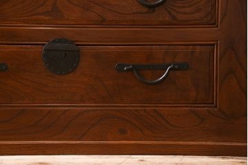 アンティーク家具　和製アンティーク　上手物!前面総欅材の重厚な収納箪笥(水屋箪笥、サイドボード、サイドキャビネット)