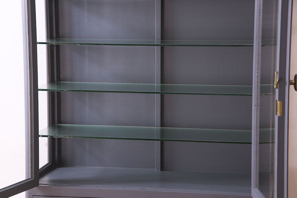 ペイント家具　落ちつきのあるカラーのケビント(ガラスケース、デンタルケース)