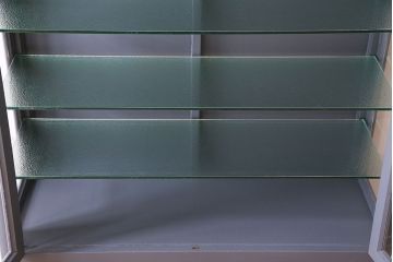 ペイント家具　落ちつきのあるカラーのケビント(ガラスケース、デンタルケース)